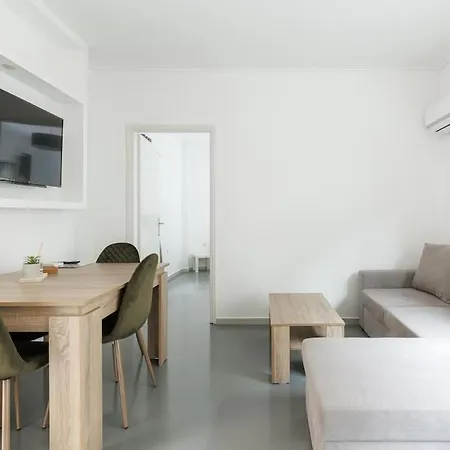 Spacious Apartment Featuring A Private Terrace Athens Exterior photo
