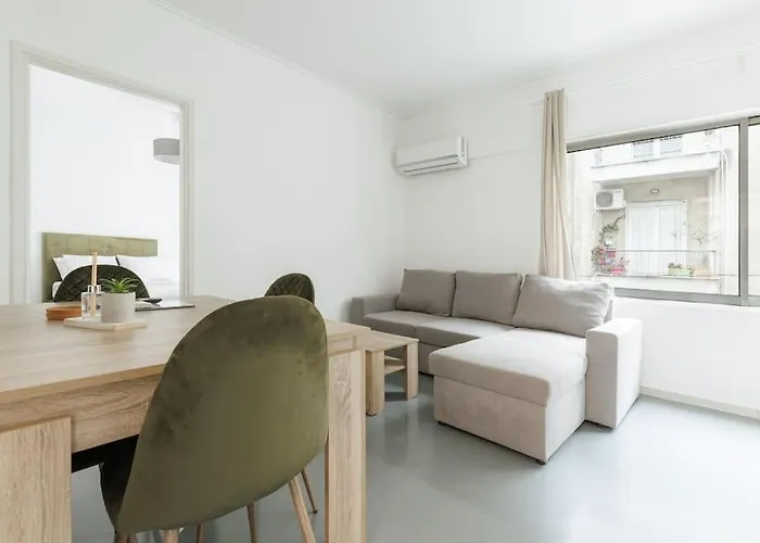 Spacious Apartment Featuring A Private Terrace
